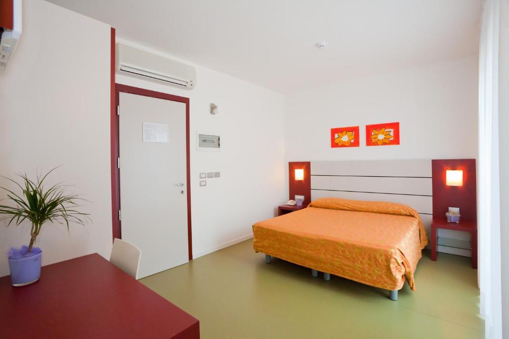 Hotel Raffaello Caorle Exterior photo