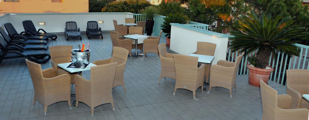 Hotel Raffaello Caorle Exterior photo